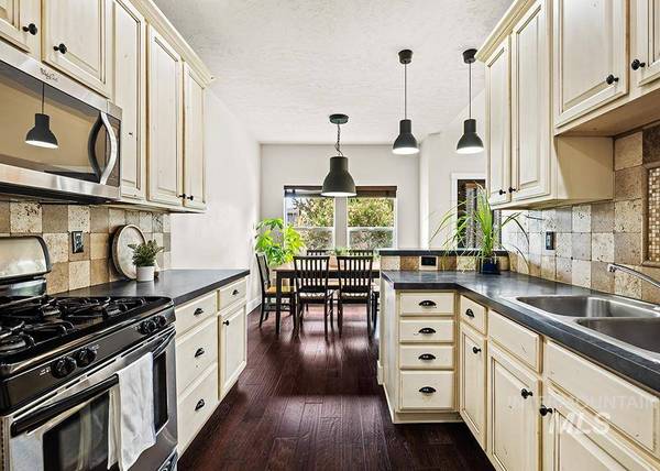 751 E Washakie St, Meridian, ID 83646