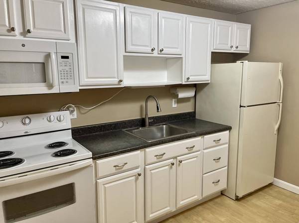 25 Log ST #1B, Manchester, NH 03102
