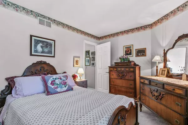 1156 Tennyson Lane, Naperville, IL 60540