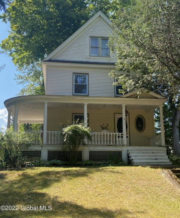 2 Mill ST, Hagaman, NY 12086