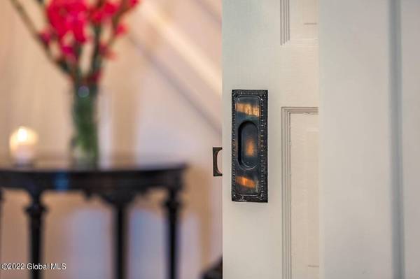 2 Mill ST, Hagaman, NY 12086