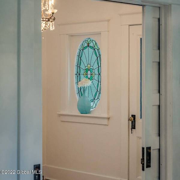 2 Mill ST, Hagaman, NY 12086