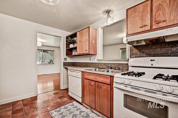 3715 W Pinehurst Dr, Boise, ID 83703