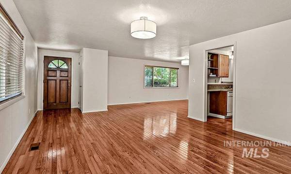 3715 W Pinehurst Dr, Boise, ID 83703