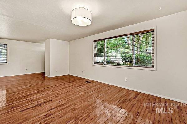 3715 W Pinehurst Dr, Boise, ID 83703