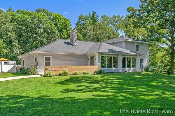 3961 13 Mile NE Road, Rockford, MI 49341