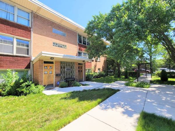 7538 N Ridge BLVD #3E