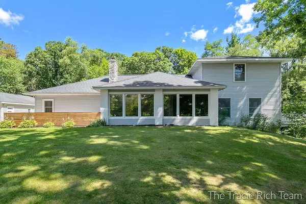 3961 13 Mile NE Road, Rockford, MI 49341