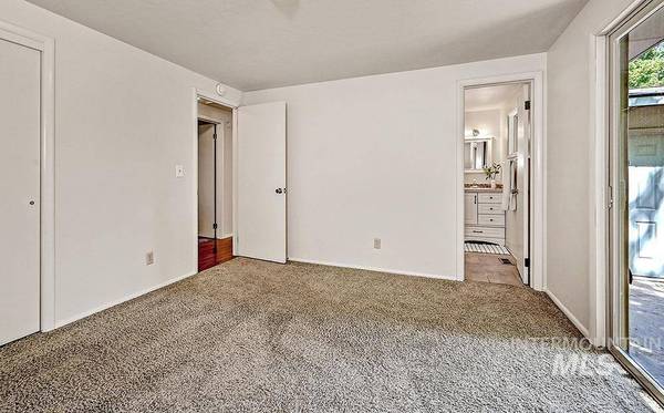 3715 W Pinehurst Dr, Boise, ID 83703