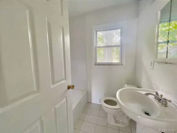 22201 MORTON Street, Oak Park, MI 48237