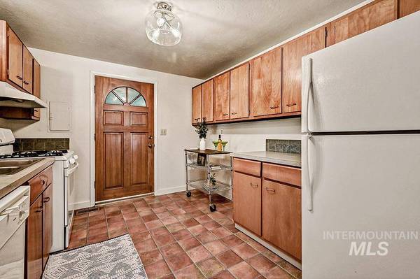 3715 W Pinehurst Dr, Boise, ID 83703