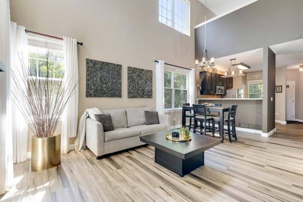 16463 Jarreau CT, Lakeville, MN 55044