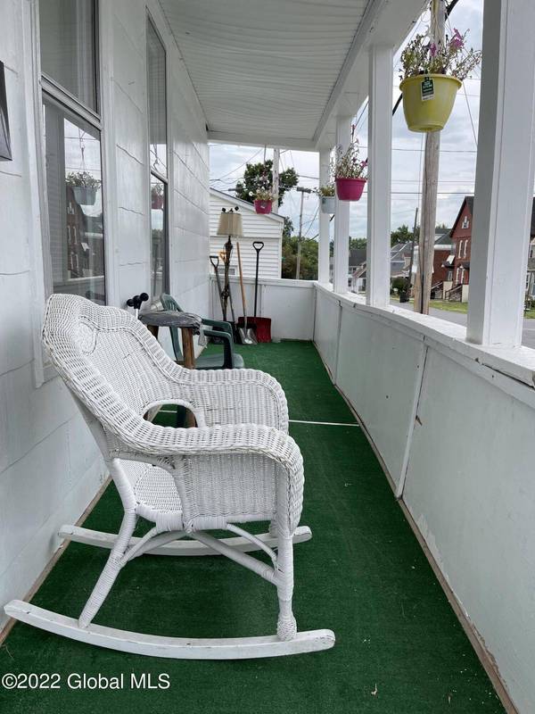 203 Brookside Ave AVE, Amsterdam, NY 12010