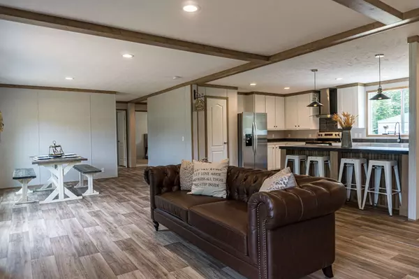 1104 N Church St, Portland, TN 37148