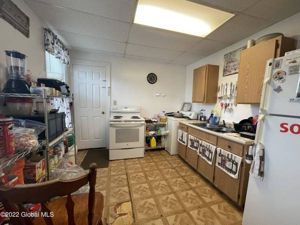 203 Brookside Ave AVE, Amsterdam, NY 12010