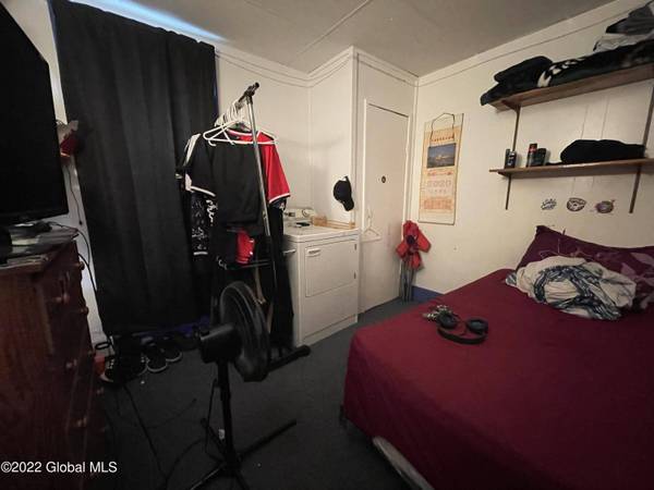 203 Brookside Ave AVE, Amsterdam, NY 12010