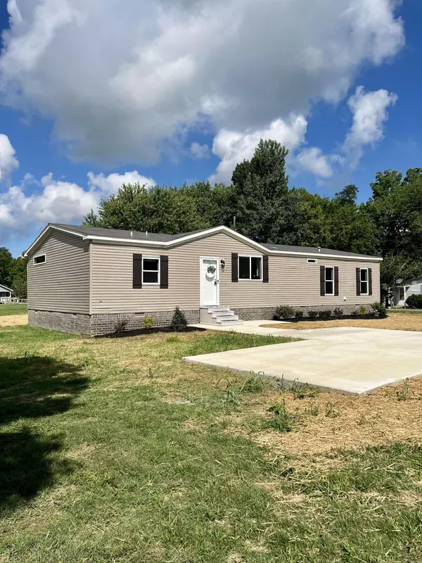 1104 N Church St, Portland, TN 37148