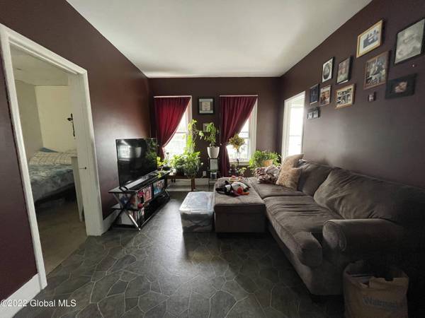 203 Brookside Ave AVE, Amsterdam, NY 12010