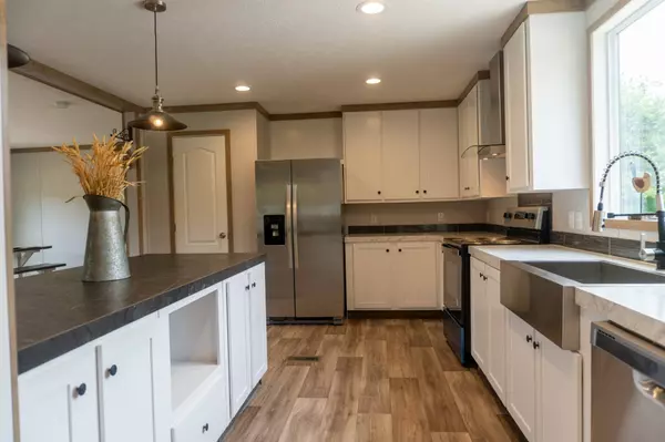 1104 N Church St, Portland, TN 37148