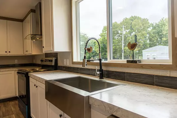 1104 N Church St, Portland, TN 37148