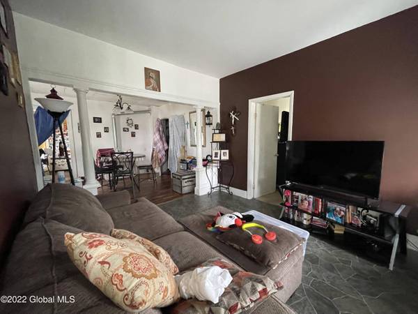 203 Brookside Ave AVE, Amsterdam, NY 12010