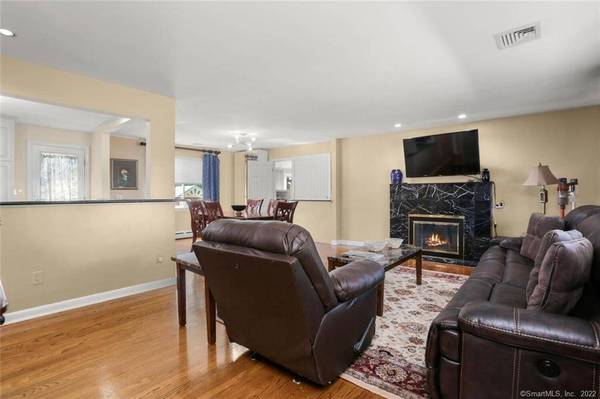 18 Botsford Place, Trumbull, CT 06611