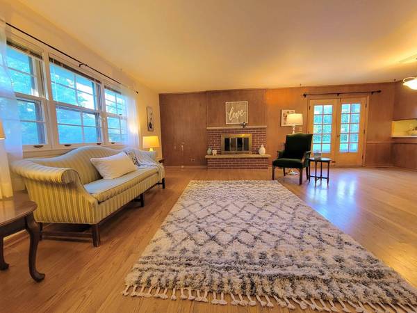 1143 N Quentin RD, Palatine, IL 60067