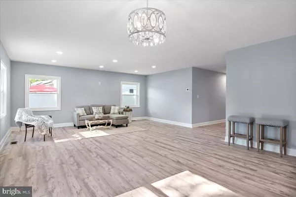 114 HILLCREST LN, Willingboro, NJ 08046