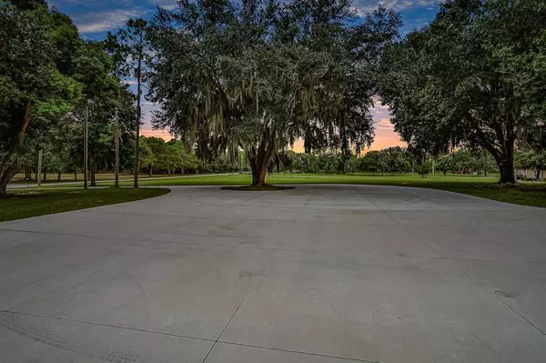 1402 HOLY COW RD, Polk City, FL 33868