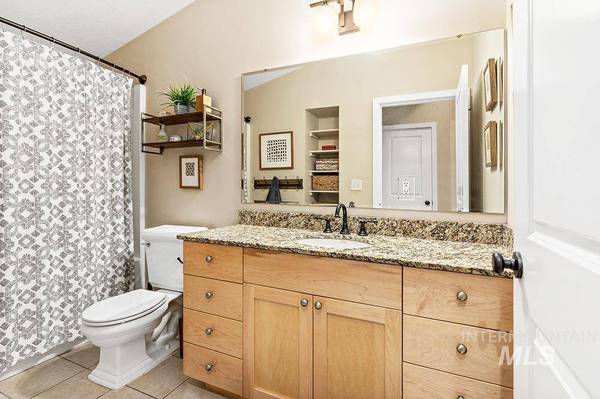 227 W Village Ln, Boise, ID 83702