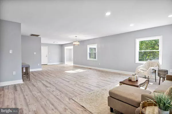 114 HILLCREST LN, Willingboro, NJ 08046