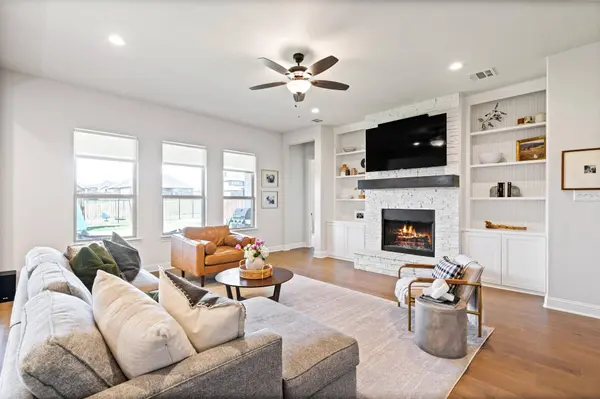 3806 Arbor Grove Trail, Midlothian, TX 76065