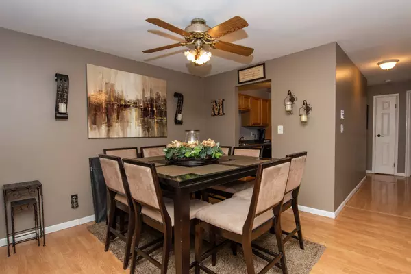 603 Garden CIR #6, Streamwood, IL 60107