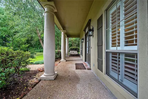 1555 Meadow Lake Drive, Zachary, LA 70791