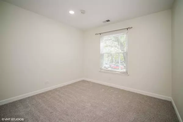 224 Thornapple CT #224, Buffalo Grove, IL 60089