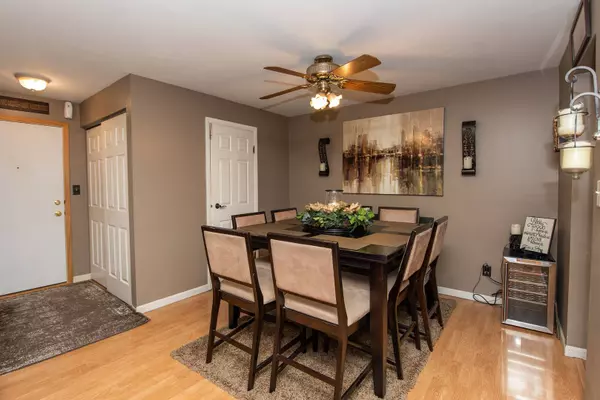 603 Garden CIR #6, Streamwood, IL 60107