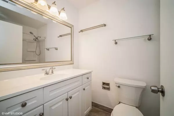 224 Thornapple CT #224, Buffalo Grove, IL 60089