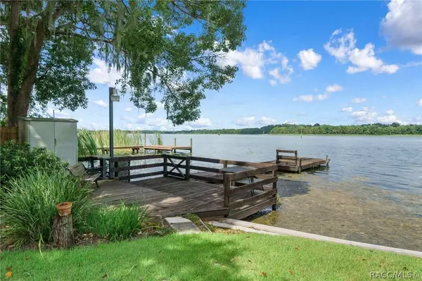 9825 W Riverwood DR, Crystal River, FL 34428