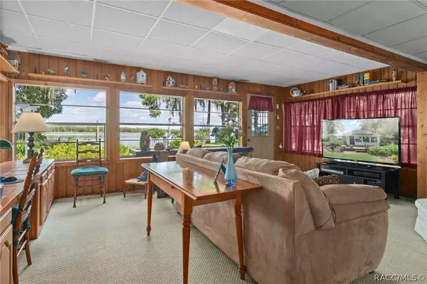 9825 W Riverwood DR, Crystal River, FL 34428