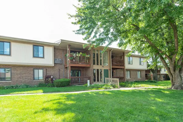 603 Garden CIR #6, Streamwood, IL 60107