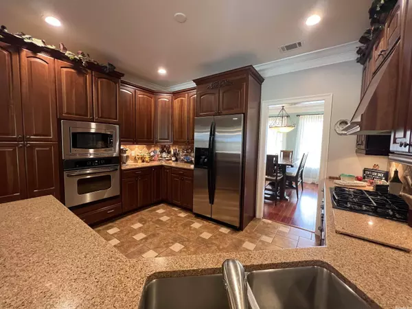 4524 Lochmoor Circle, Jonesboro, AR 72405