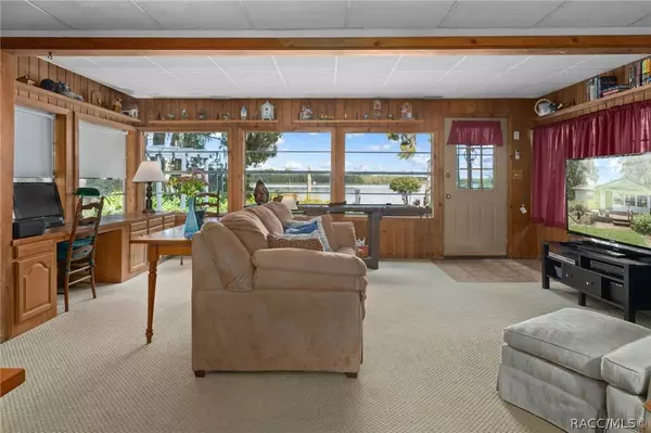 9825 W Riverwood DR, Crystal River, FL 34428