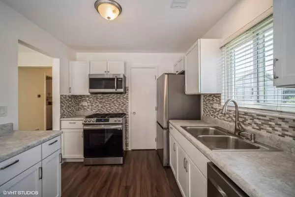 224 Thornapple CT #224, Buffalo Grove, IL 60089