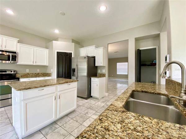 1713 OAK POND ST, Ruskin, FL 33570