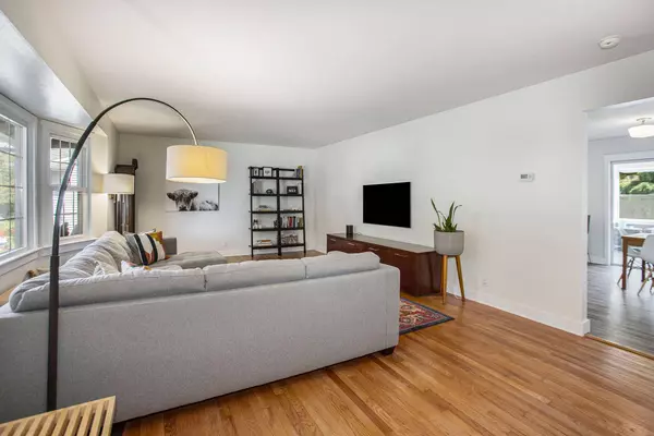 306 Luray NW Avenue, Grand Rapids, MI 49504