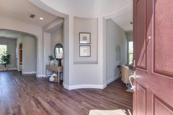 2000 Petruchio WAY, Roseville, CA 95661