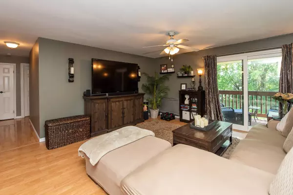 603 Garden CIR #6, Streamwood, IL 60107