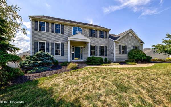 31 Shinnecock Hills  DR, Albany, NY 12205