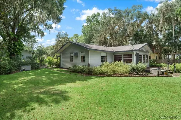 9825 W Riverwood DR, Crystal River, FL 34428