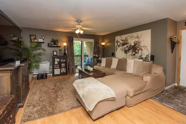 603 Garden CIR #6, Streamwood, IL 60107